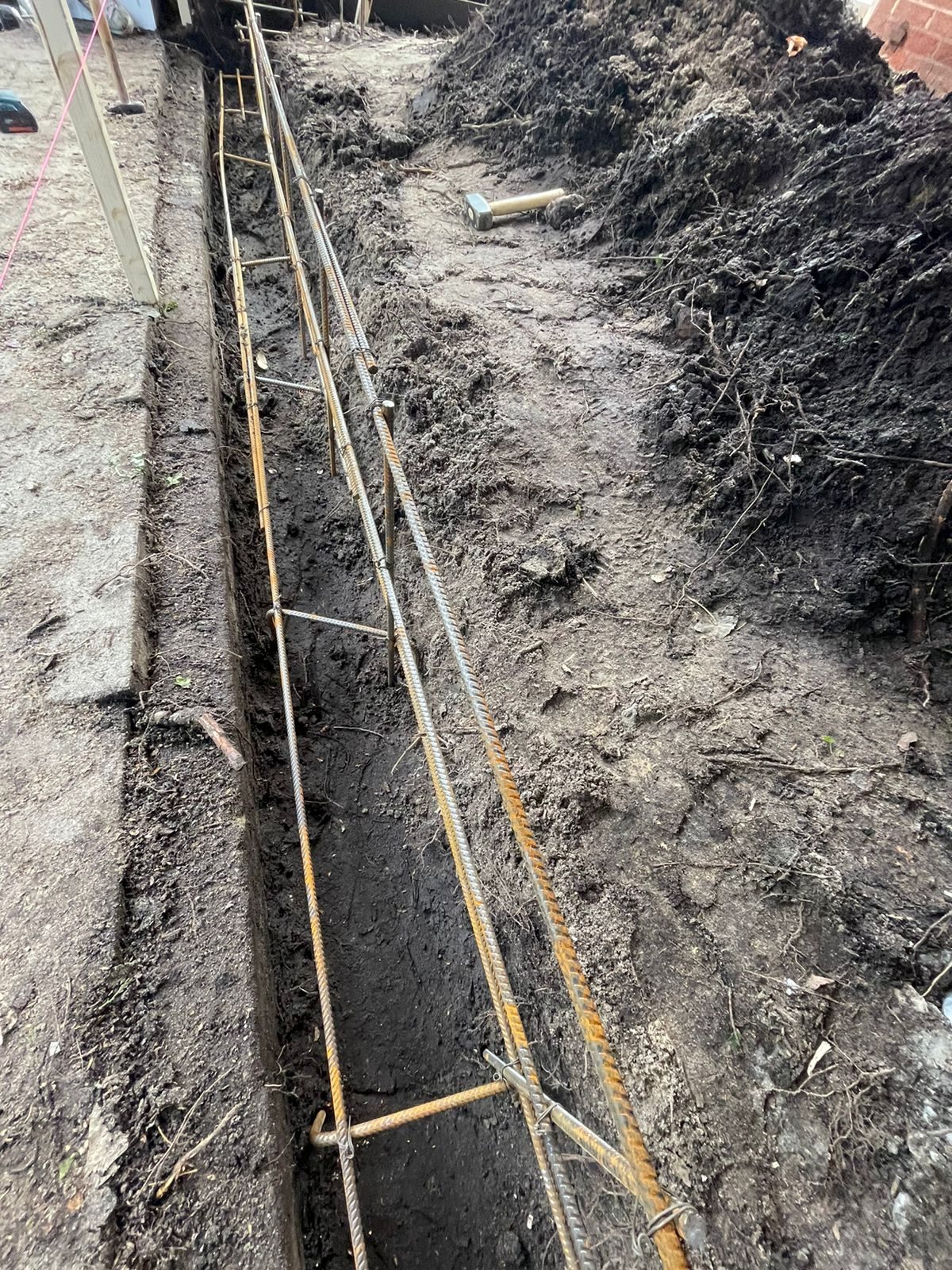 Reinforcement steel in a trench for the foundation of an extension
